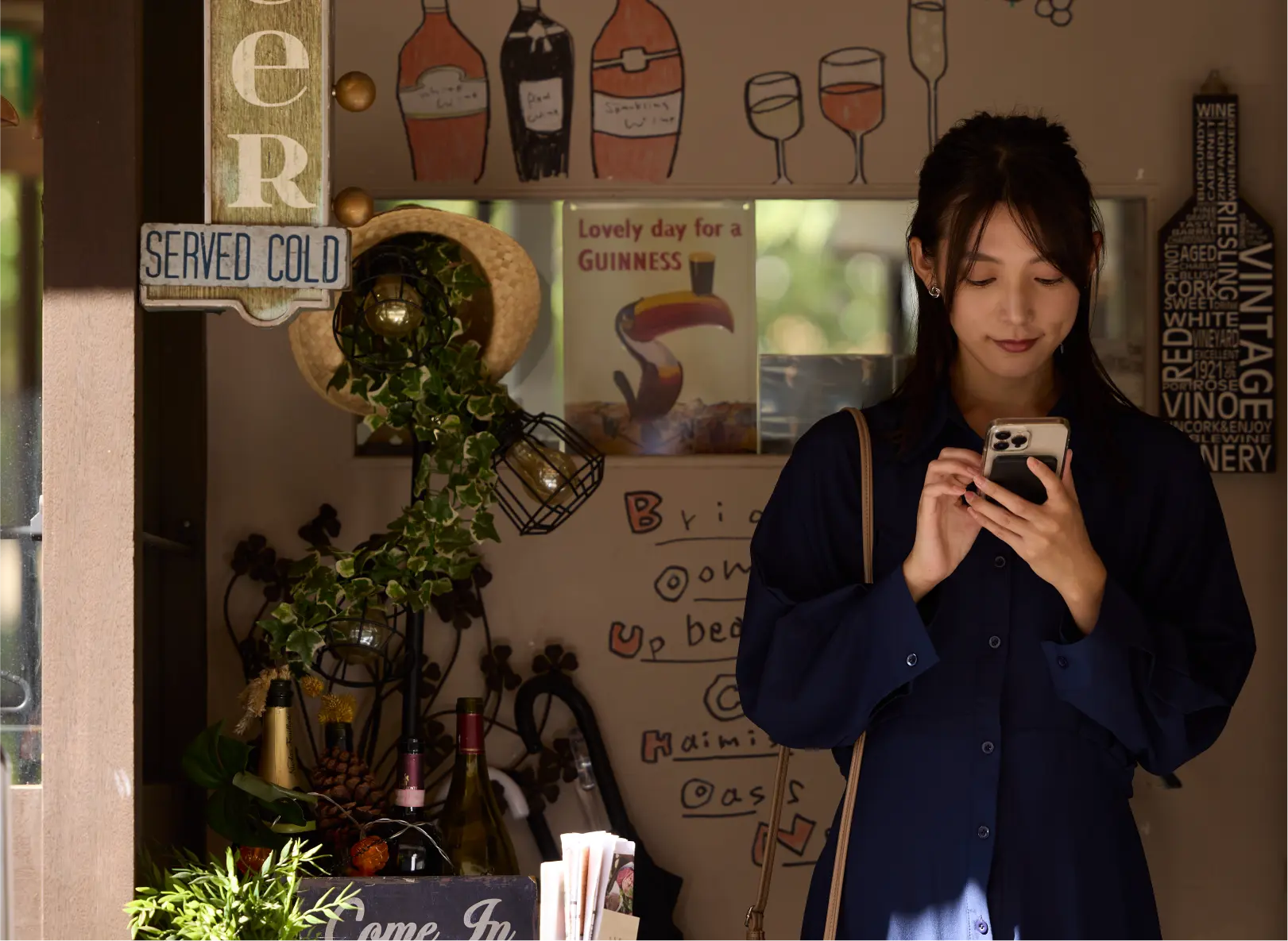 winedining BOUCHONにいる女性のイメージ
